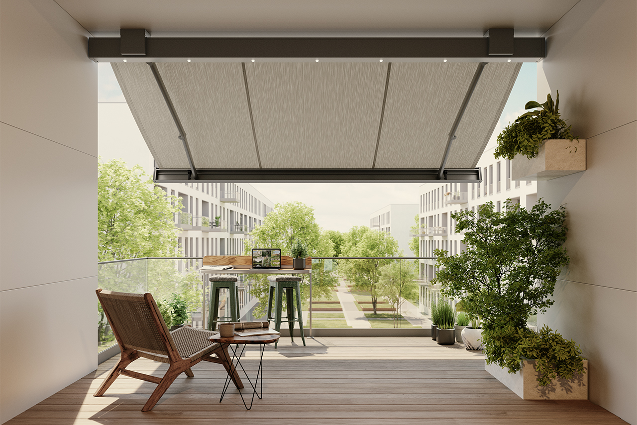 Moderne Terrasse mit Überdachung, Sitzgelegenheiten und Pflanzen, umgeben von Grünflächen und Architektur.