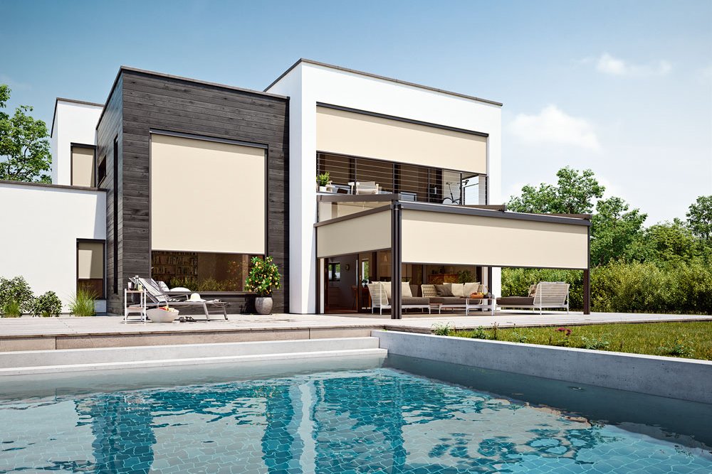 Maison contemporaine avec piscine et auvent, couleurs claires et structure cubique. Maison contemporaine avec piscine et auvent, couleurs claires et structure cubique.