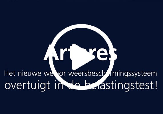 Bewegende tekst met play-icoon op een donkere achtergrond.