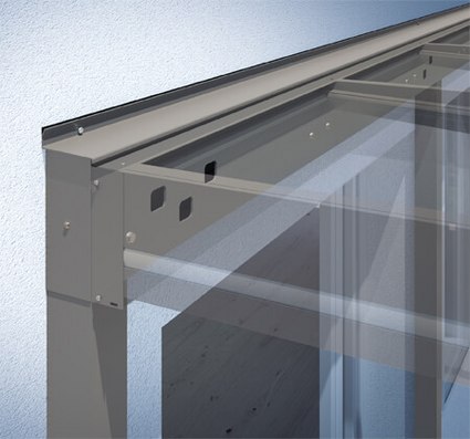 Vue d'une structure en métal pour vitrage, avec un aspect moderne et épuré. Dominante de couleur gris.