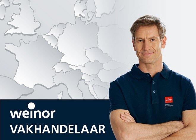 Mann met korte haren in een blauwe polo tegenover een kaart van Europa, met de tekst 'weinar VAKHANDELAAR'. Mann met korte haren in een blauwe polo tegenover een kaart van Europa, met de tekst 'weinar VAKHANDELAAR'.