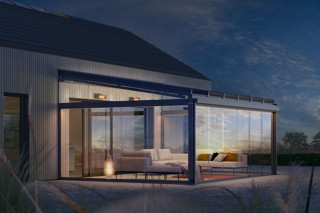 Vue d'une maison avec une surélévation transparente, éclairée dans un environnement nocturne. Vue d'une maison avec une surélévation transparente, éclairée dans un environnement nocturne.