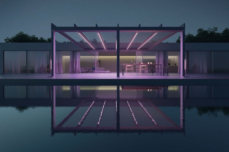 Une structure moderne avec éclairage rose, reflet dans l'eau, ambiance nocturne tranquille. Une structure moderne avec éclairage rose, reflet dans l'eau, ambiance nocturne tranquille.